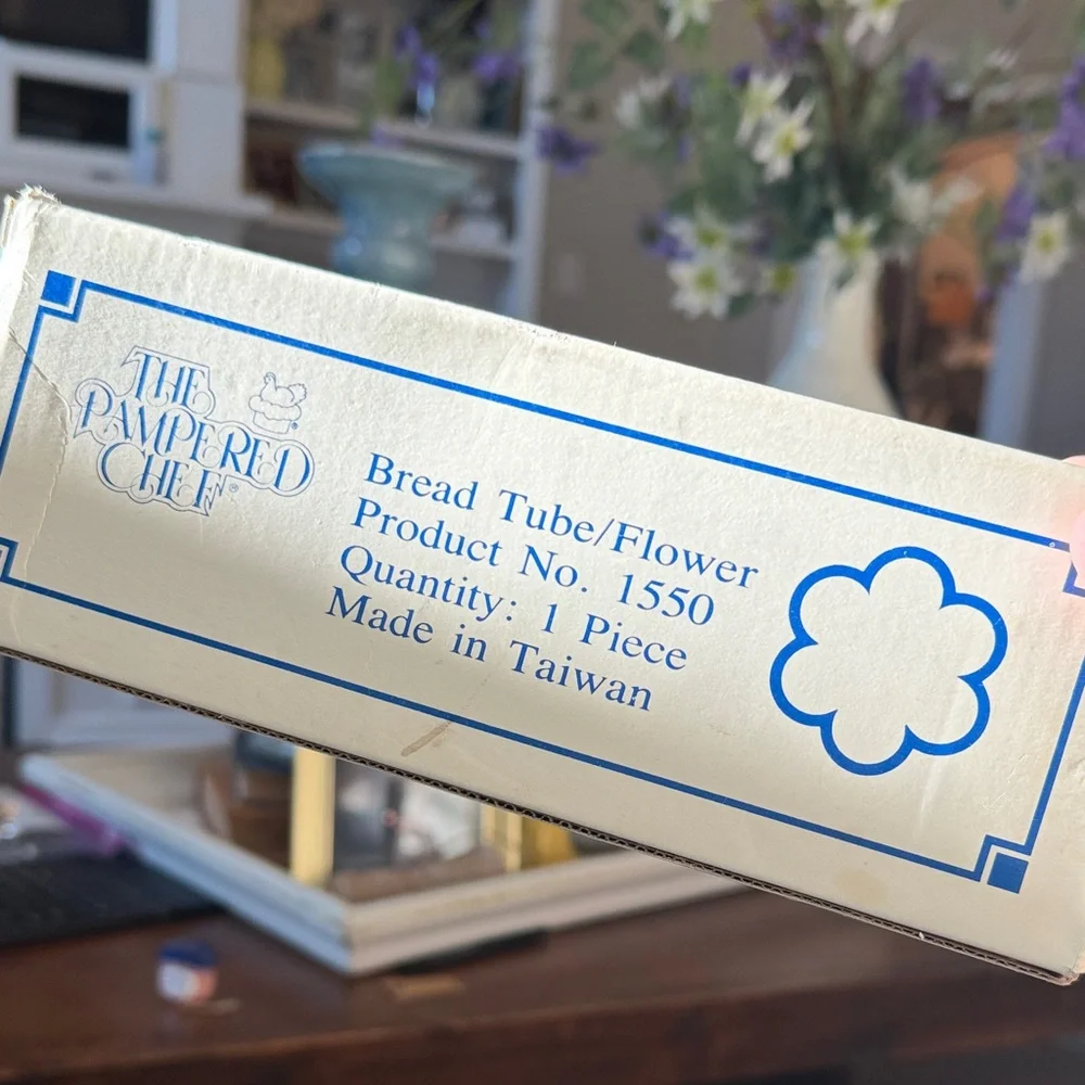 The Pampered Chef Bread Tube. Flower Shape | Metal | With Box & Instructions GUC